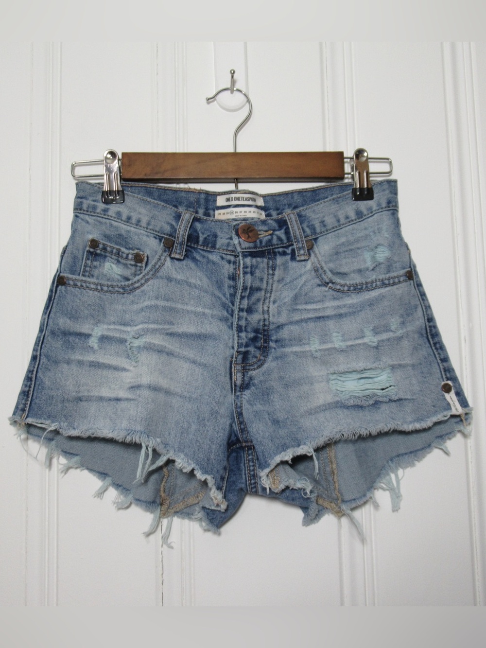One Oneteaspoon  Juliettes High Waist Firm Fit Star Butt Panel Denim Shorts 25 - Picture 3 of 16
